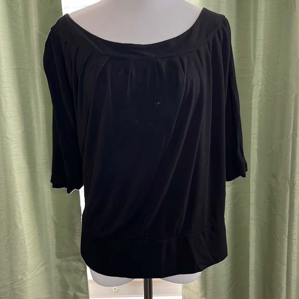 Black shirt sleeve loose fitting cotton top
